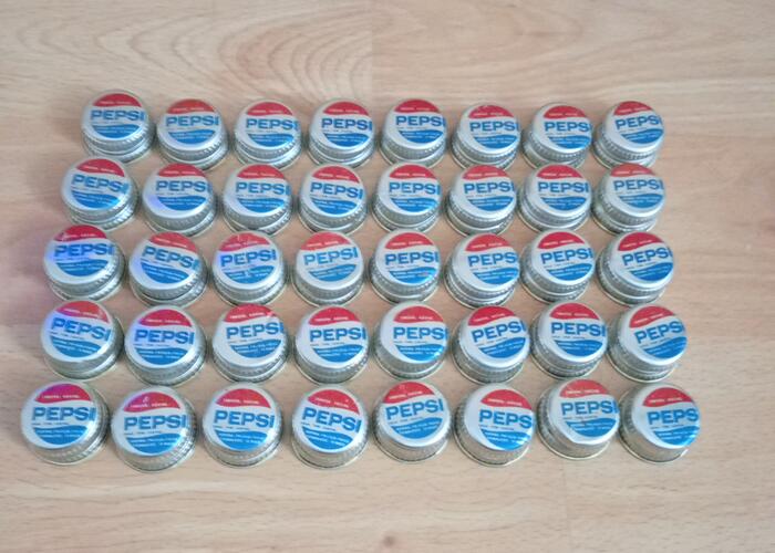 Grajewo ogłoszenia: Sprzedam stare nakrętki od butelek Pepsi 40 sztuk czasy PRL 2 zł...